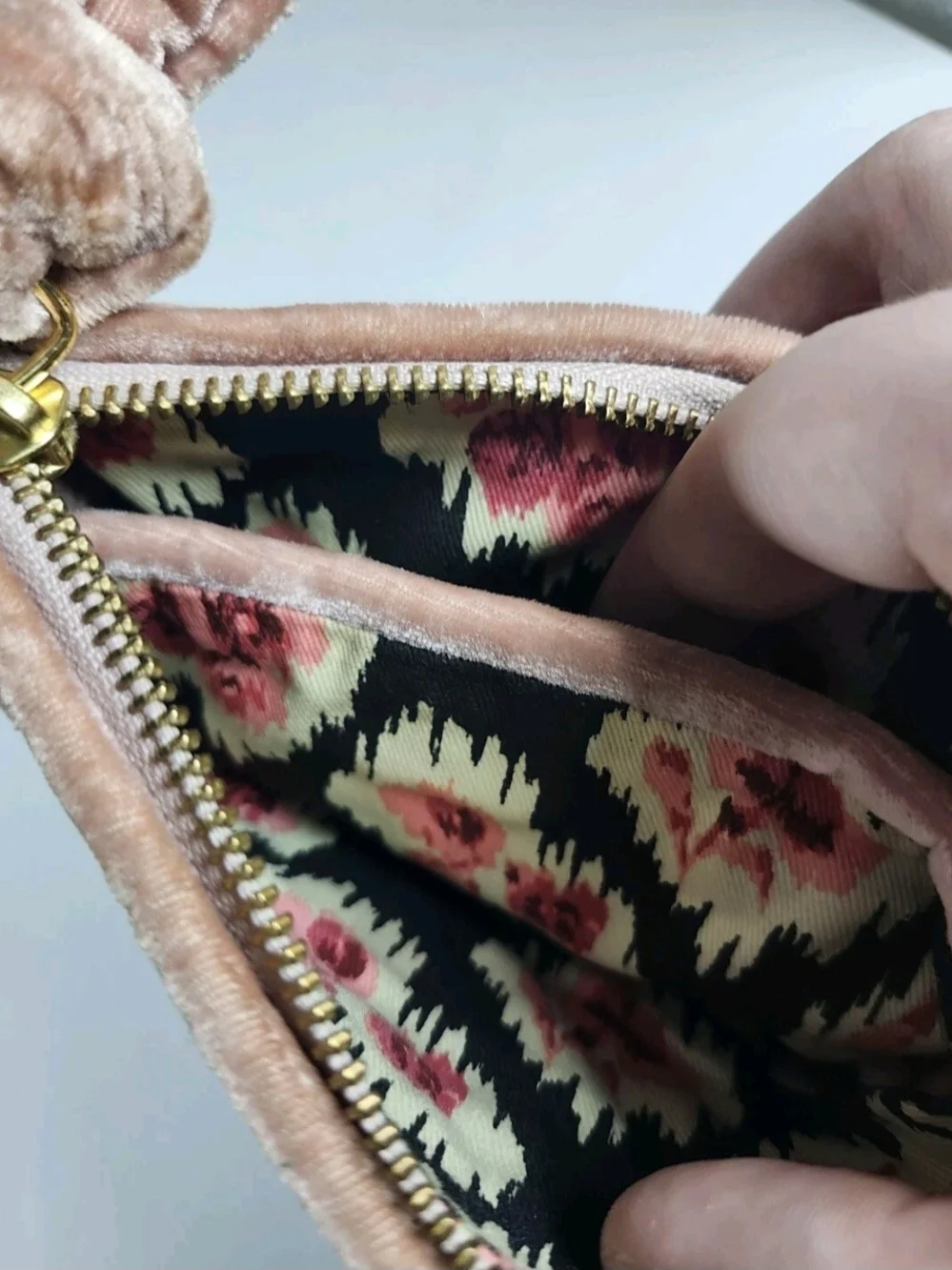 Juicy Couture Pink Bow Velvet Clutch/ Hand Bag Wristlet W/ Gold Color Chain